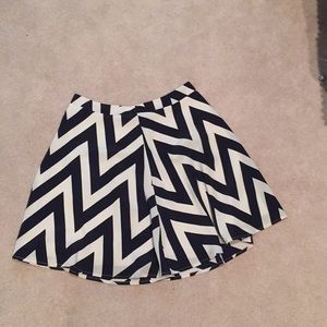 Zigzag patterned skirt